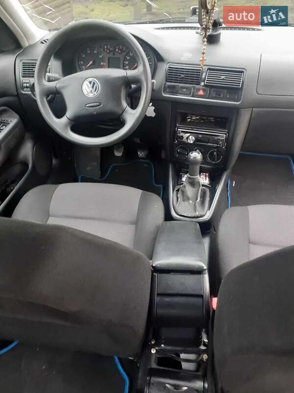 Хетчбек Volkswagen Golf 2001 в Соснівці