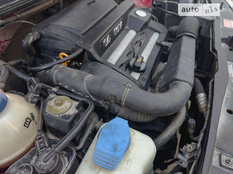 Хетчбек Volkswagen Golf 2003 в Львові