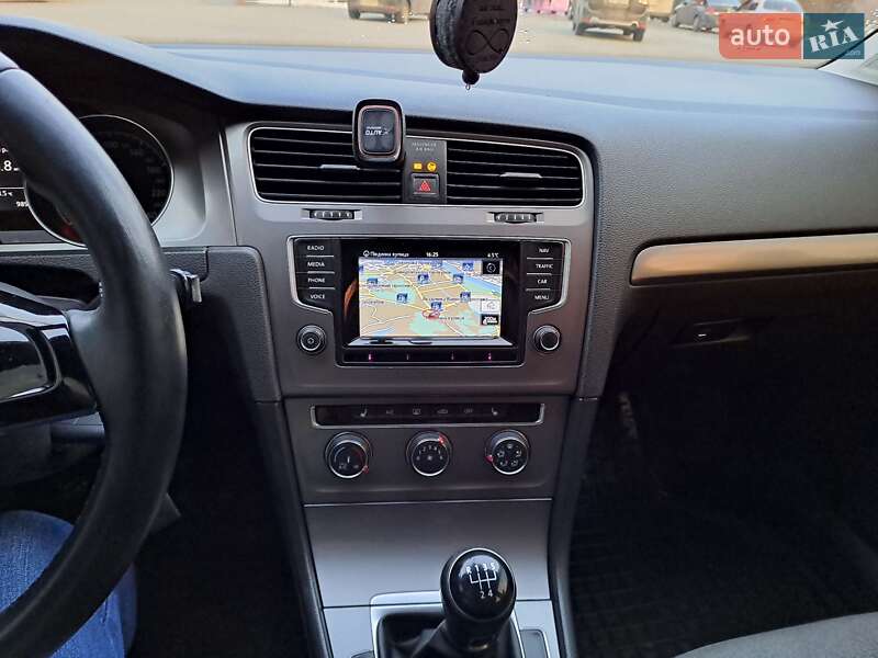 Універсал Volkswagen Golf 2015 в Полтаві