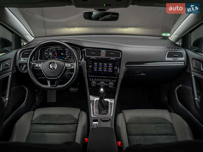 Універсал Volkswagen Golf 2020 в Києві