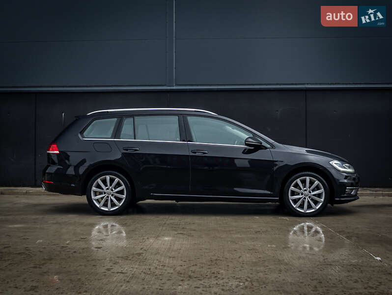 Універсал Volkswagen Golf 2020 в Києві