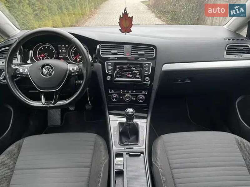Хетчбек Volkswagen Golf 2015 в Стрию