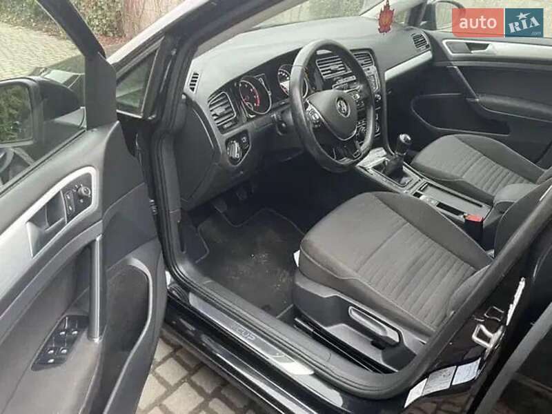 Хетчбек Volkswagen Golf 2015 в Стрию
