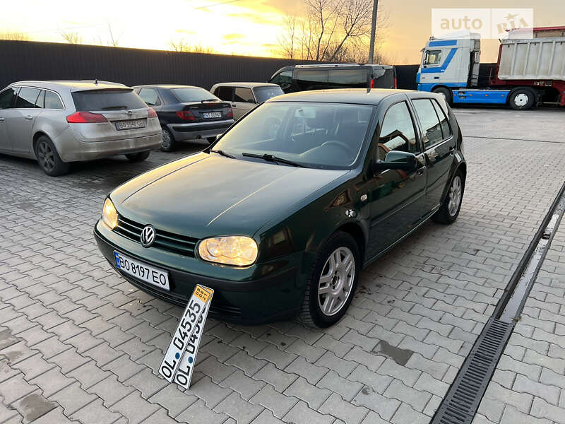 Хэтчбек Volkswagen Golf 2001 в Тернополе