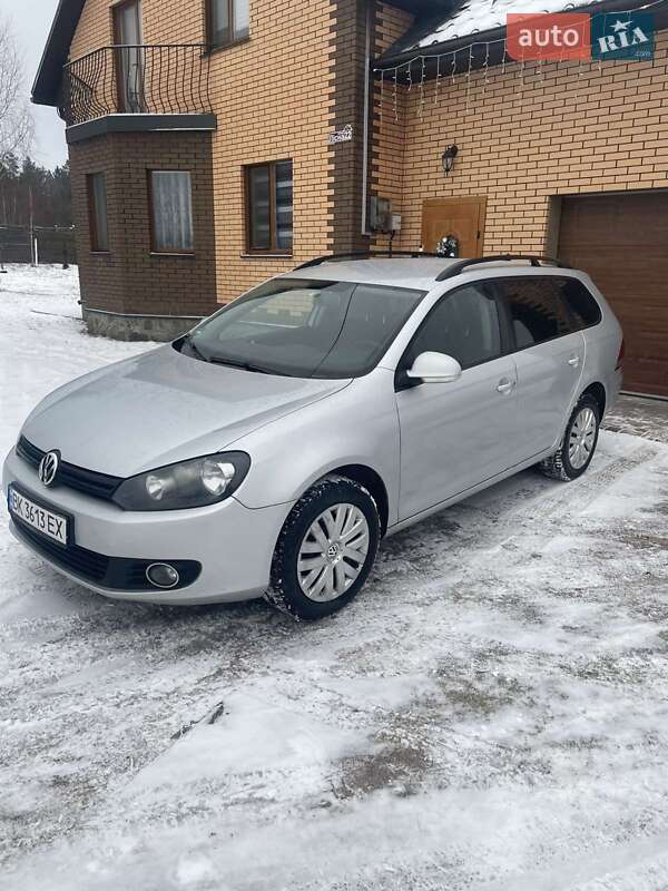 Універсал Volkswagen Golf 2010 в Сарнах