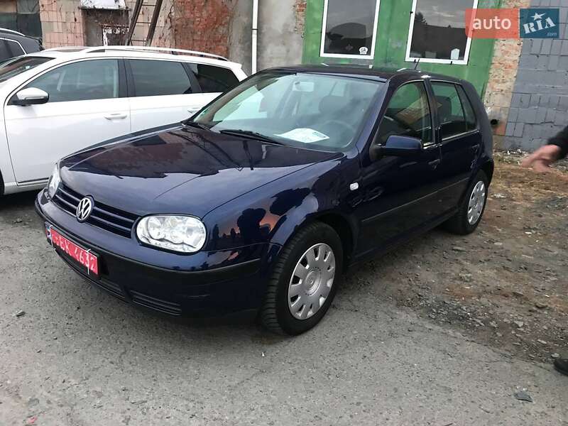 Хетчбек Volkswagen Golf 2001 в Умані