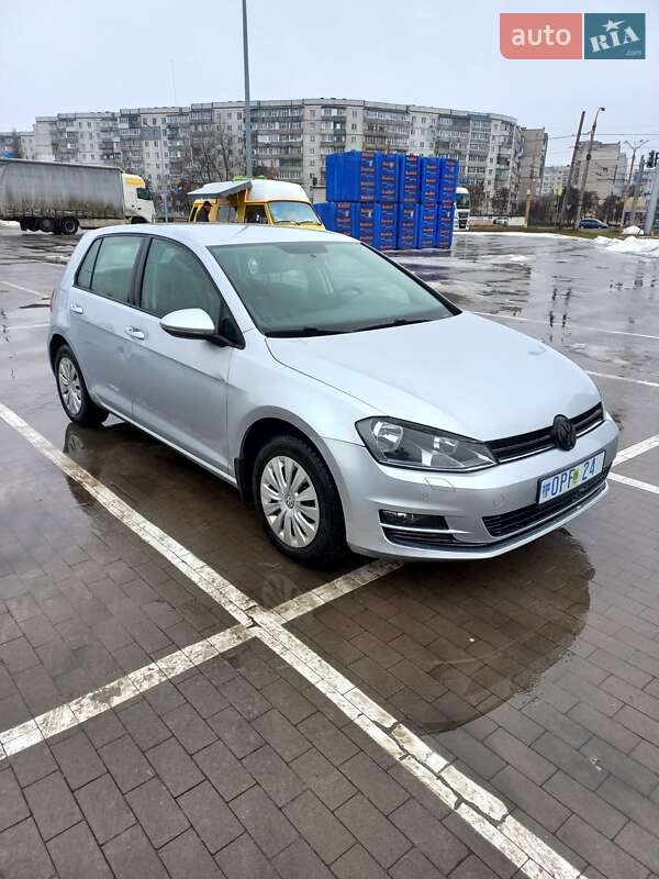 Хэтчбек Volkswagen Golf 2016 в Ромнах