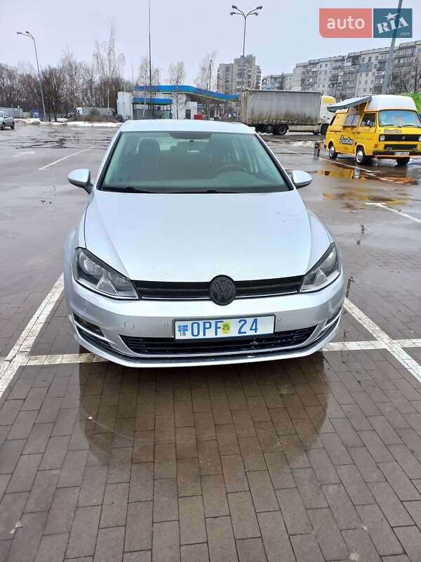 Хэтчбек Volkswagen Golf 2016 в Ромнах