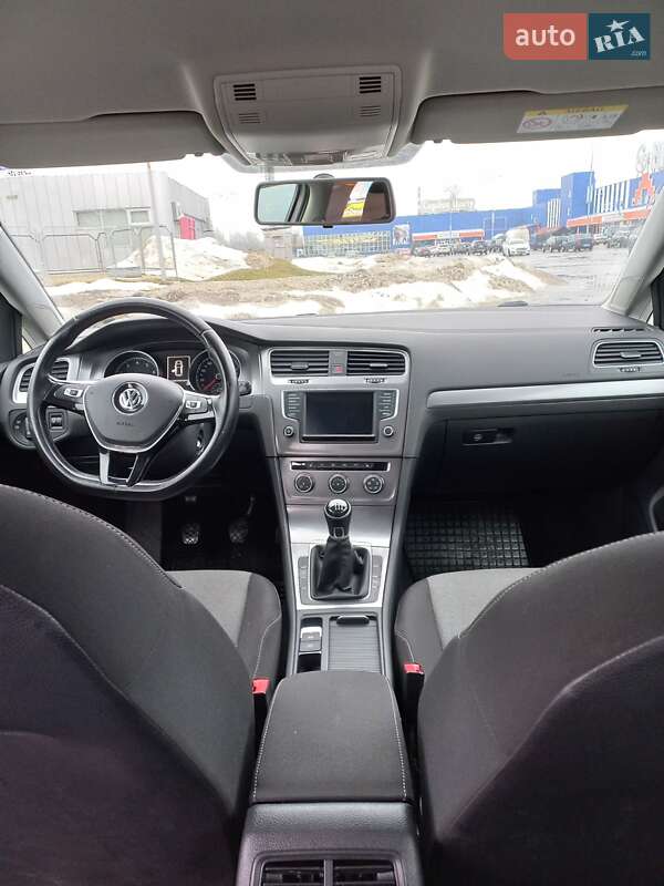 Хэтчбек Volkswagen Golf 2016 в Ромнах
