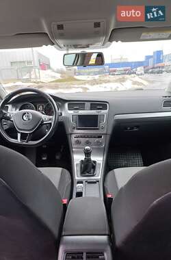 Хэтчбек Volkswagen Golf 2016 в 
