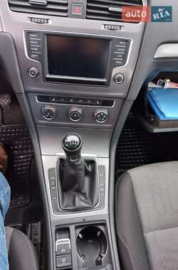 Хэтчбек Volkswagen Golf 2016 в 