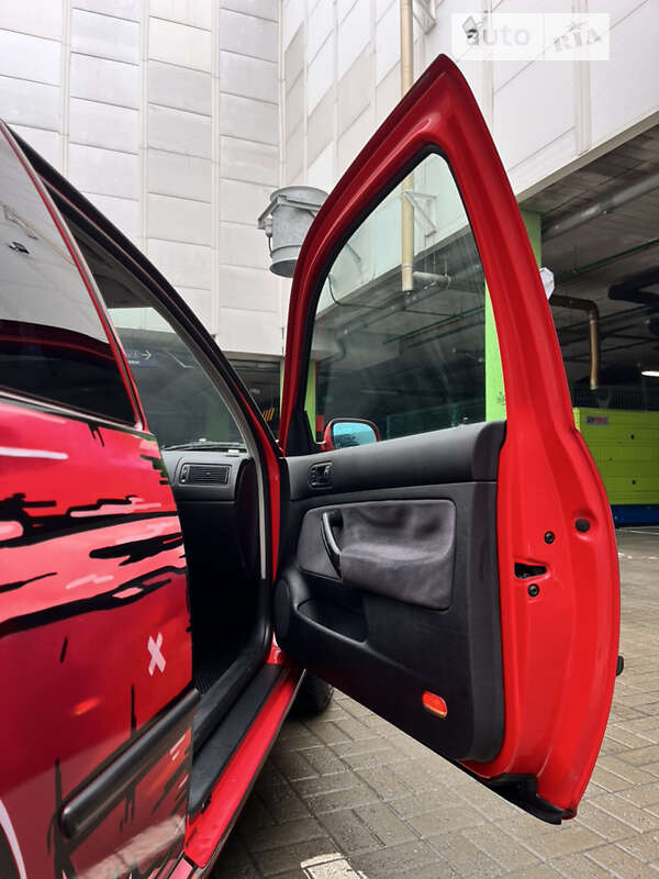 Хэтчбек Volkswagen Golf 1999 в Киеве