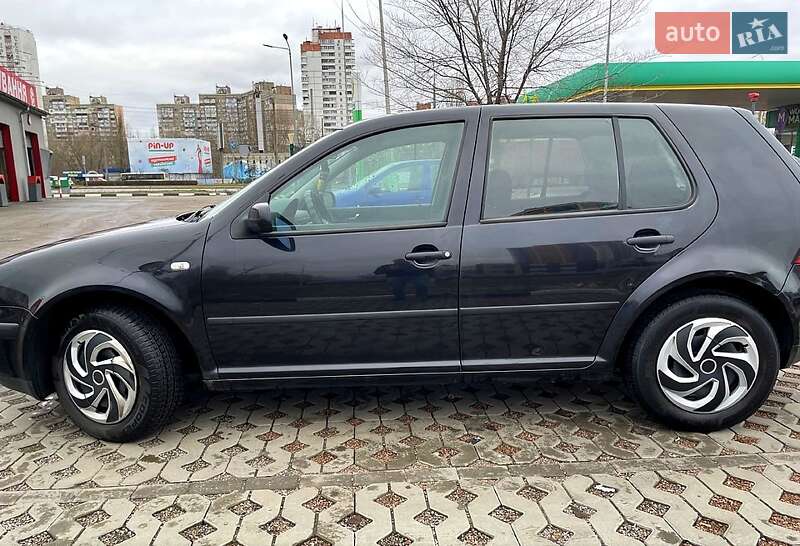 Универсал Volkswagen Golf 2001 в Киеве