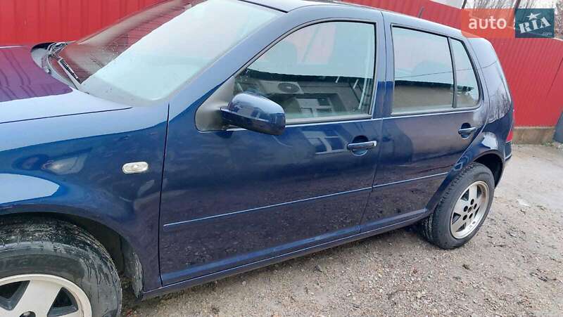 Хетчбек Volkswagen Golf 2001 в Кропивницькому