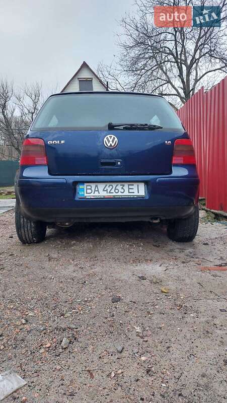 Хетчбек Volkswagen Golf 2001 в Кропивницькому