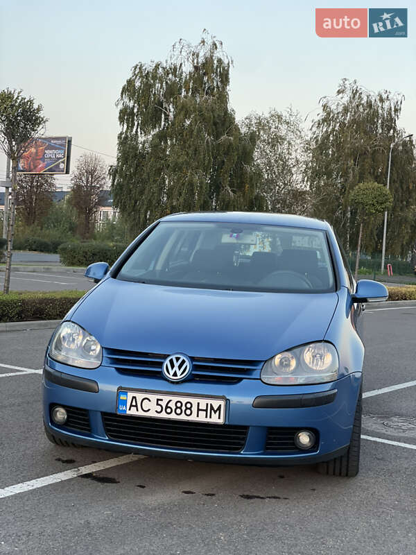 Хетчбек Volkswagen Golf 2003 в Луцьку