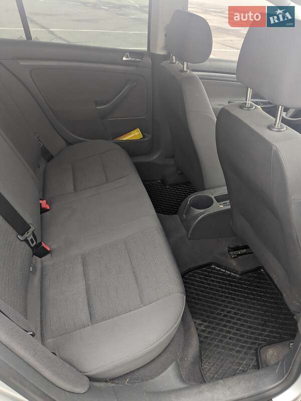 Хетчбек Volkswagen Golf 2004 в Ужгороді