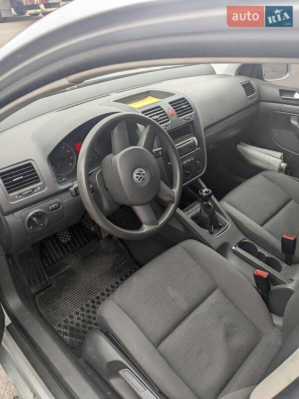 Хетчбек Volkswagen Golf 2004 в Ужгороді