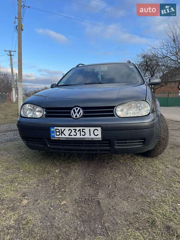 Универсал Volkswagen Golf 2003 в Сарнах