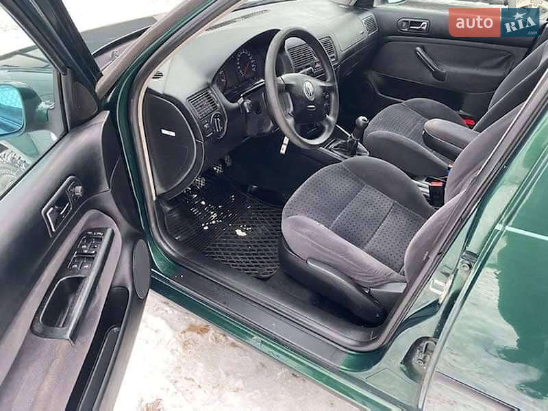 Универсал Volkswagen Golf 1998 в Нетешине