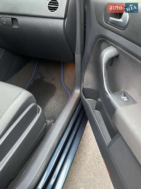 Хэтчбек Volkswagen Golf 2005 в Виннице