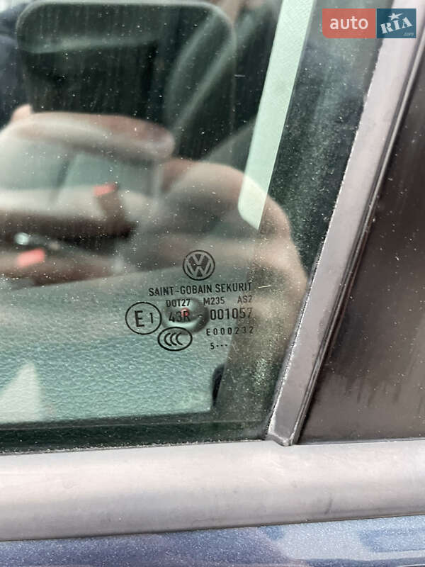 Хэтчбек Volkswagen Golf 2005 в Виннице