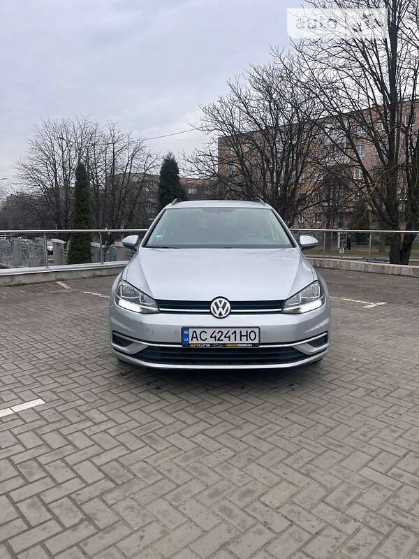 Универсал Volkswagen Golf 2018 в Луцке