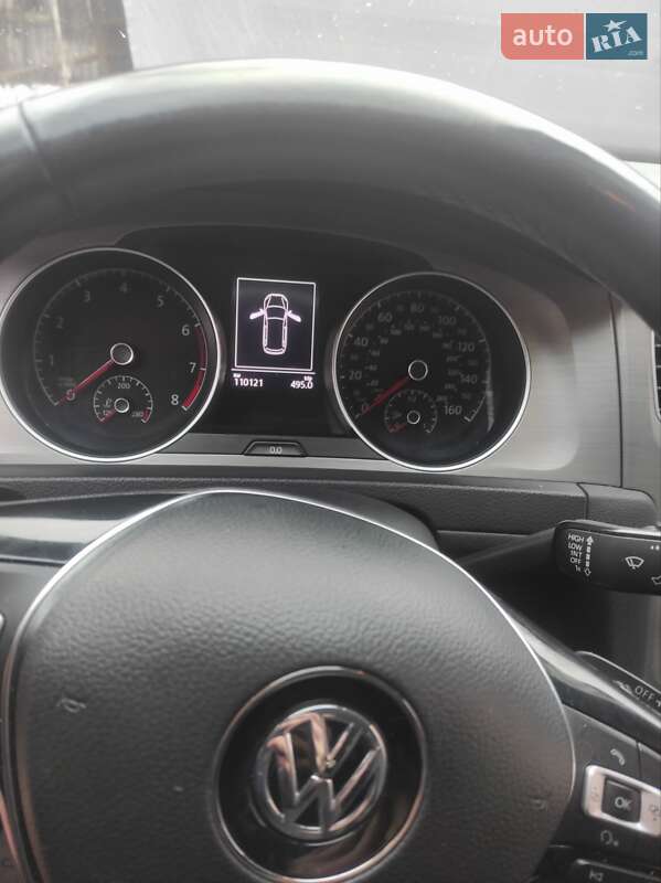 Универсал Volkswagen Golf 2015 в Сумах