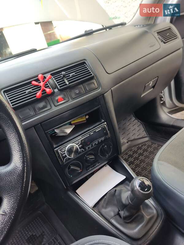 Универсал Volkswagen Golf 2003 в Ивано-Франковске