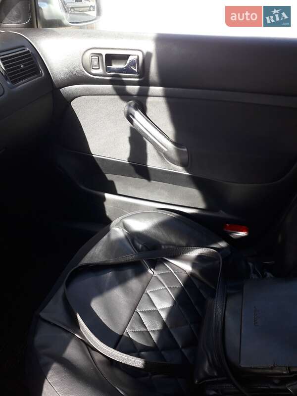 Хэтчбек Volkswagen Golf 2001 в Полтаве