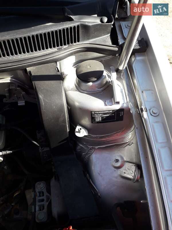 Хэтчбек Volkswagen Golf 2001 в Полтаве