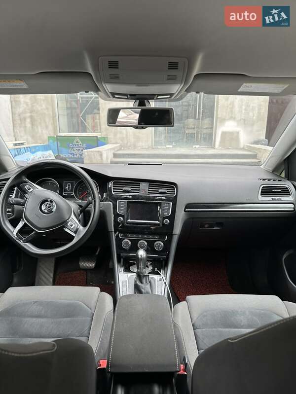 Хэтчбек Volkswagen Golf 2013 в Одессе