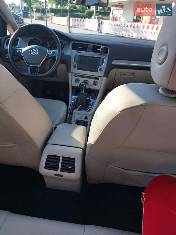 Универсал Volkswagen Golf 2015 в Львове