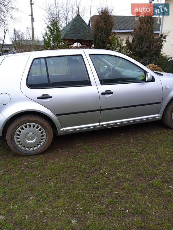 Хэтчбек Volkswagen Golf 2002 в Тлумаче