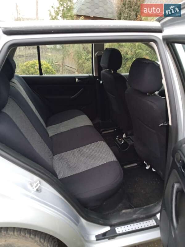 Хэтчбек Volkswagen Golf 2002 в Тлумаче