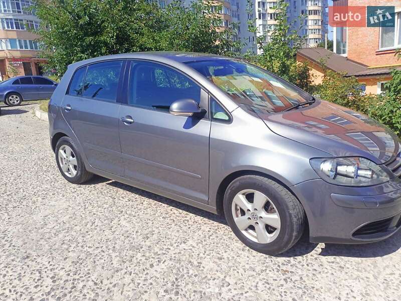 Хетчбек Volkswagen Golf 2005 в Хмельницькому