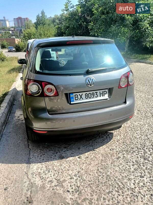 Хетчбек Volkswagen Golf 2005 в Хмельницькому