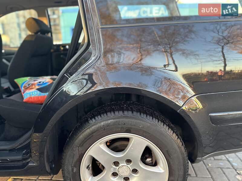 Універсал Volkswagen Golf 2003 в Полтаві
