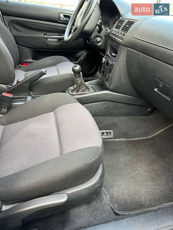 Хэтчбек Volkswagen Golf 2000 в Кременчуге