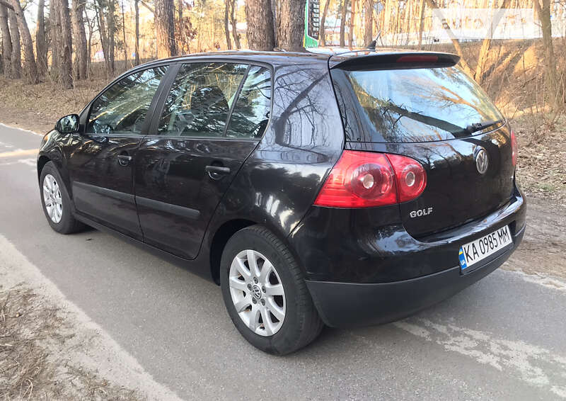 Хэтчбек Volkswagen Golf 2008 в Киеве