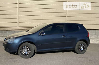 Хэтчбек Volkswagen Golf 2004 в Ровно