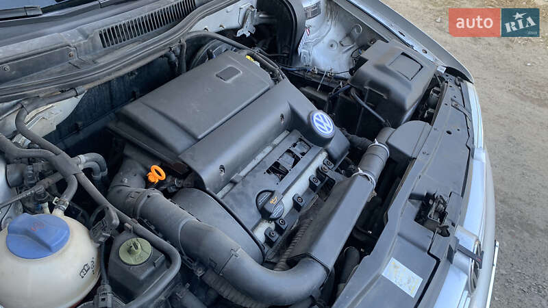 Хетчбек Volkswagen Golf 2003 в Зміїві