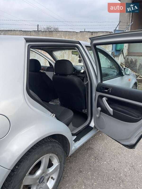 Хэтчбек Volkswagen Golf 1999 в Берегово