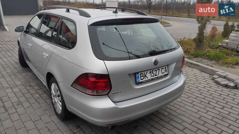 Универсал Volkswagen Golf 2011 в Ровно