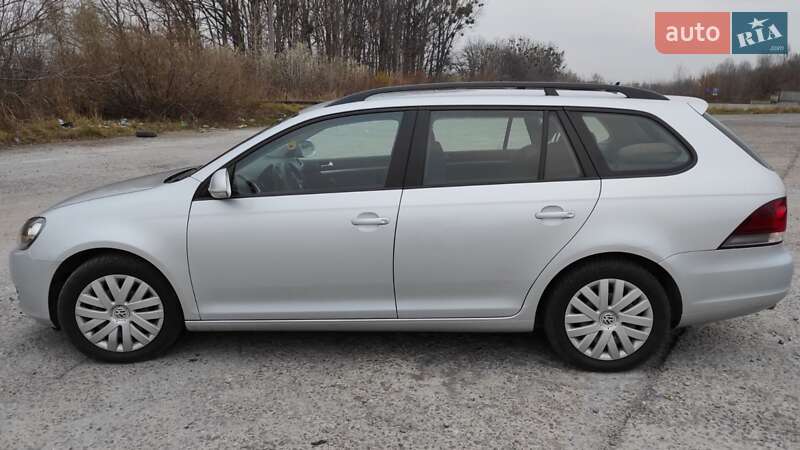Универсал Volkswagen Golf 2011 в Ровно