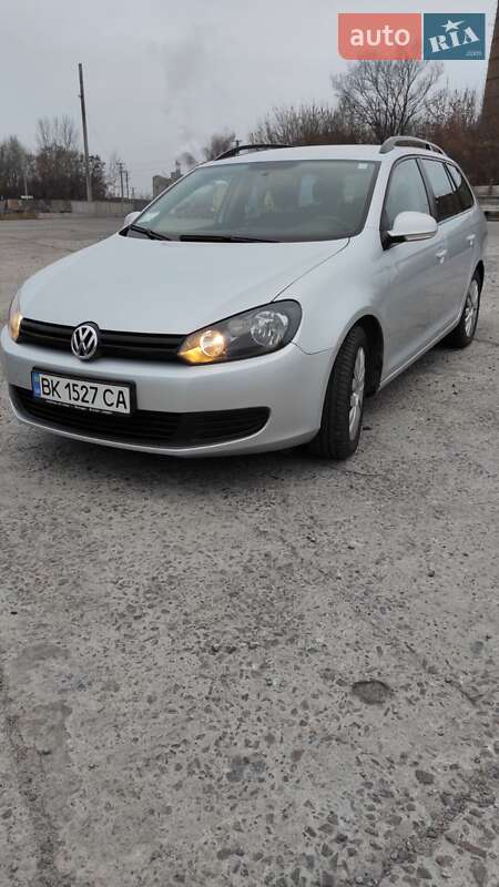 Универсал Volkswagen Golf 2011 в Ровно