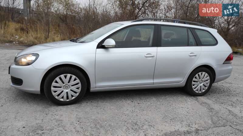 Универсал Volkswagen Golf 2011 в Ровно
