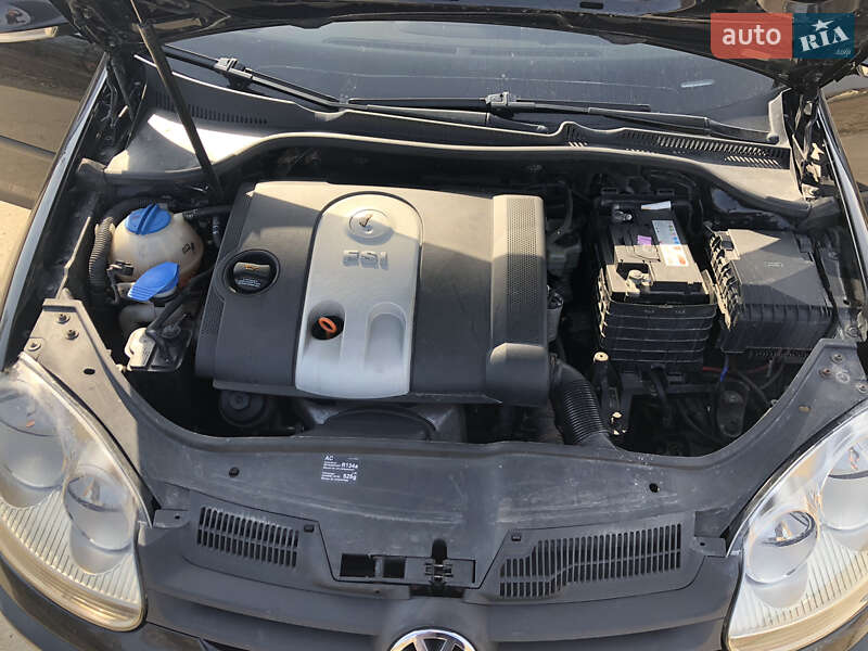 Хэтчбек Volkswagen Golf 2004 в Львове
