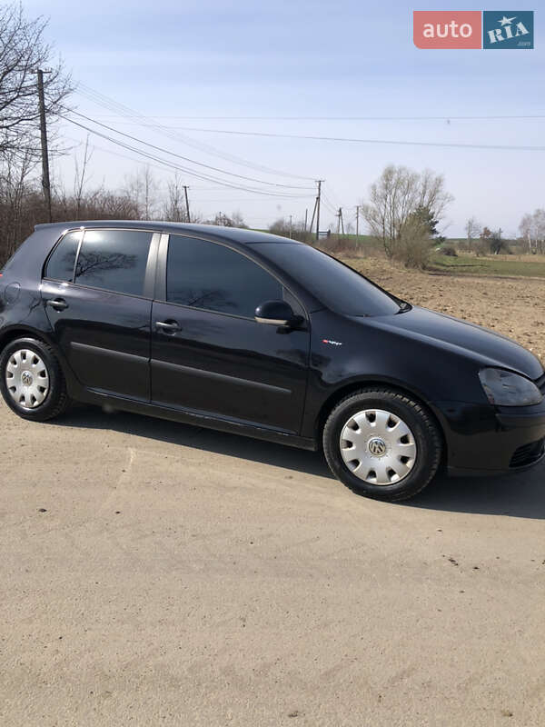 Хэтчбек Volkswagen Golf 2004 в Львове