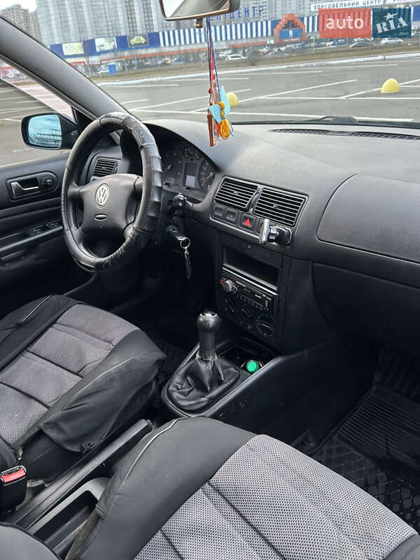 Универсал Volkswagen Golf 2000 в Киеве